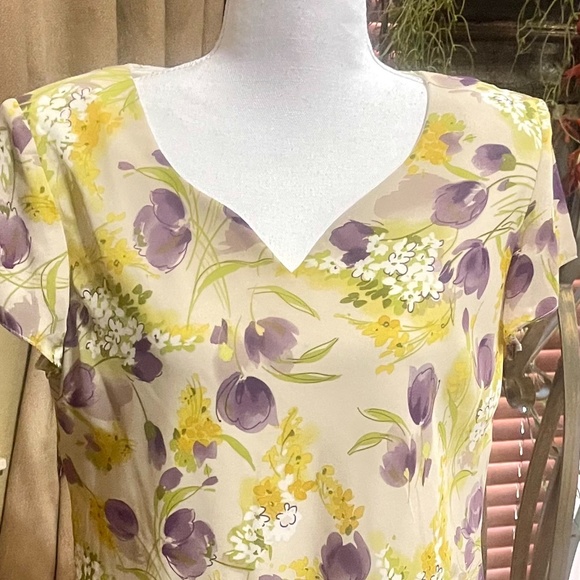 Flower Dress. - Picture 3 of 4